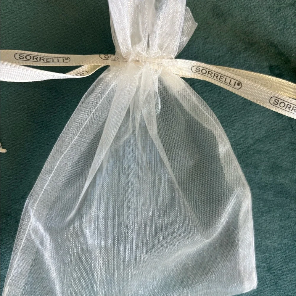 AMAZING NEW SORRELLI TURQUOISE BLUE BRIGHT GOLD AZTEC SIGNED NECKLACE - Picture 3 of 5